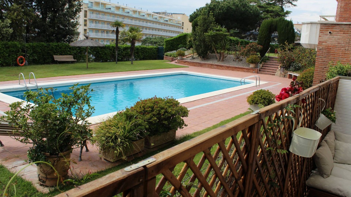 Lloret de Mar Apartment | Lloret de Mar, 5 min walk to Fenals beach. Pool & Garden!