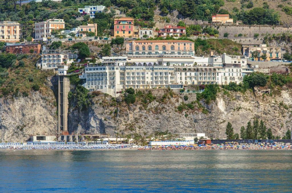 Vietri sul Mare Hotel | Lloyd's Baia Hotel