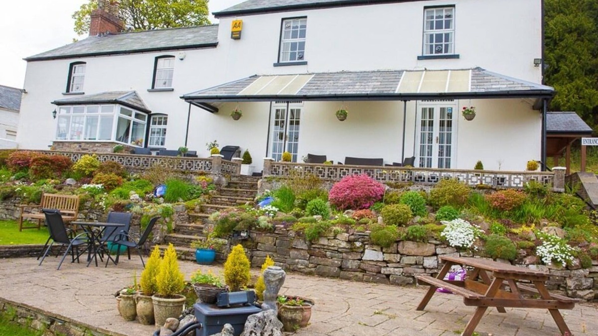 Merthyr Tydfil House | Llwyn Onn Guest House