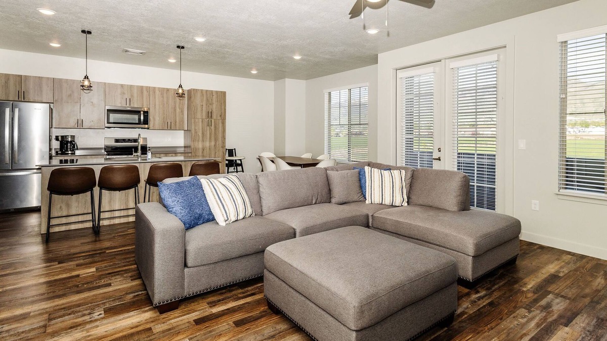North Logan House | Loaded Logan Loft near USU & EVERYTHING Else - Sleeps 8 in beds