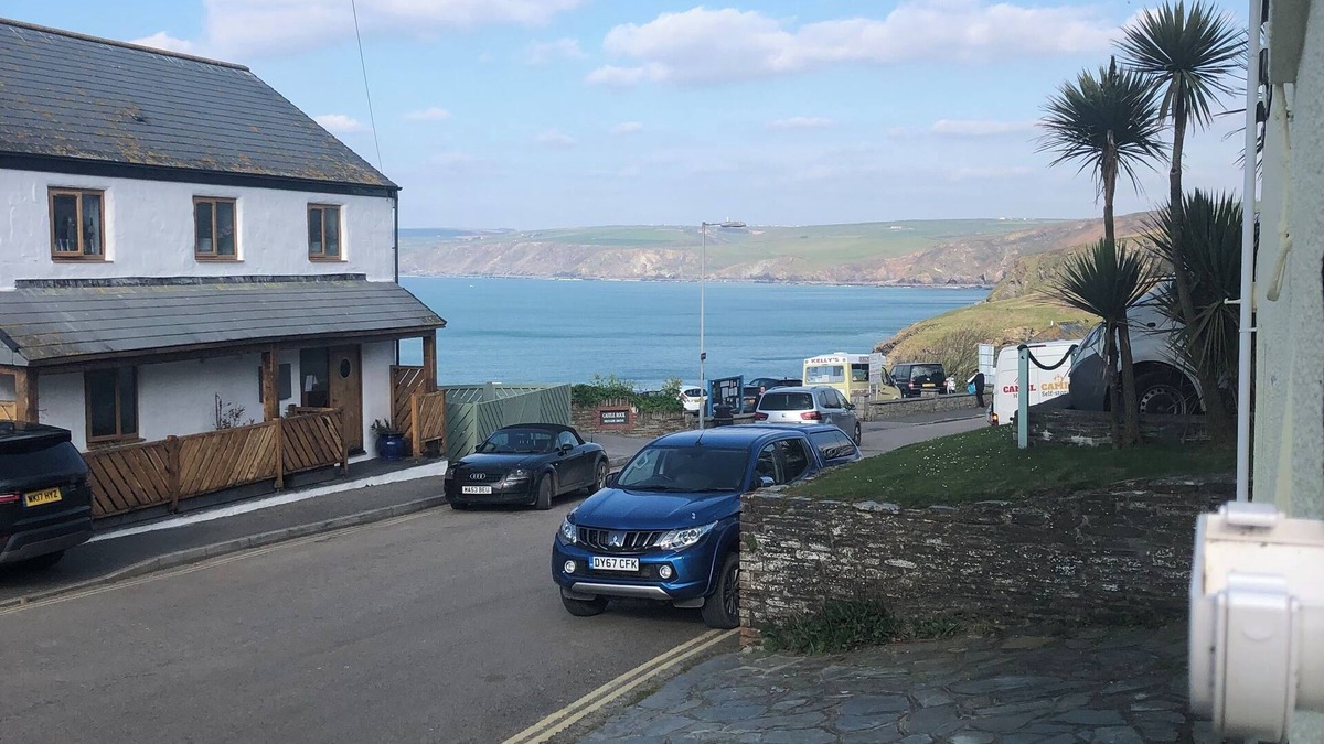 Port Isaac Apartment | Lobber - Sea views apartment with parking in a house overlooking the bay