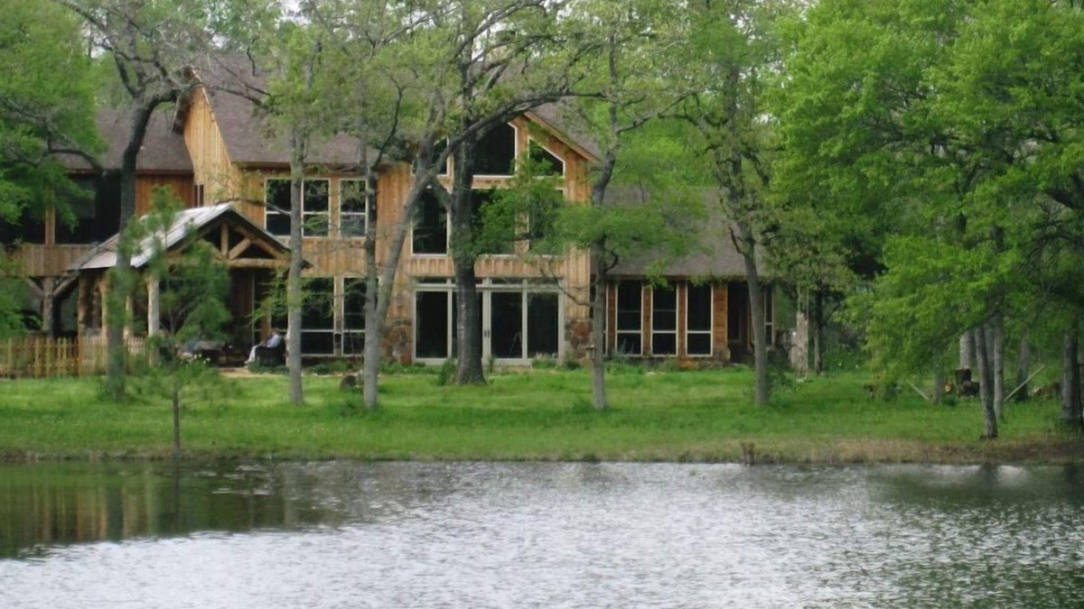 Grimes County House | Loblolly Lake: Colorado lodge meets Texas paradise