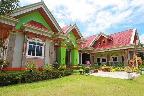 Loboc House | LobocAirbnb Travellers Inn