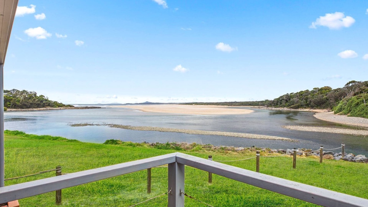 Sawtell House | Lobster Cottage - Best view in Sawtell!