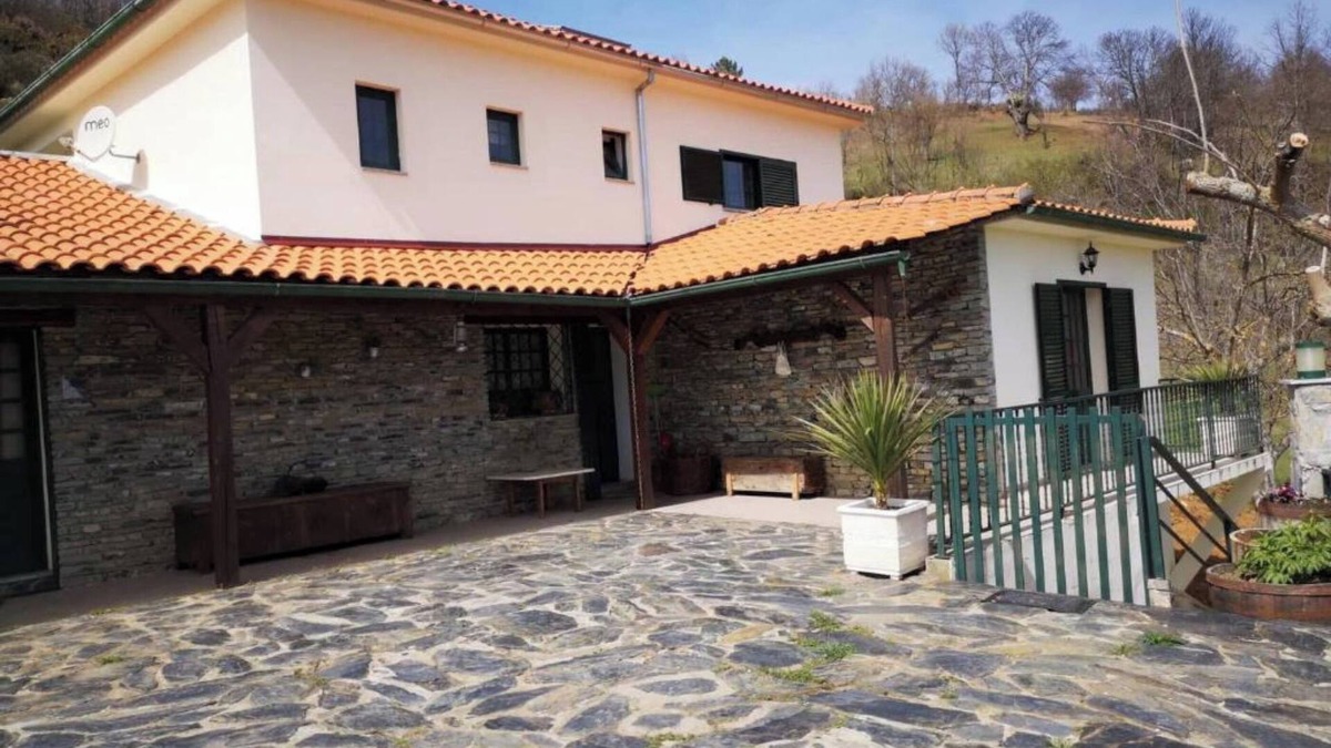 Casares House | Local Accommodation Madre de Cima