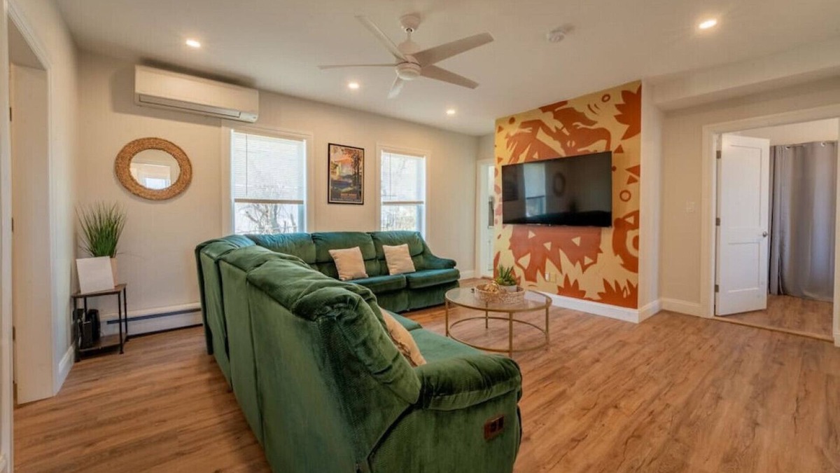 Highland Falls Apartment | Local Artist Inspired | Walk to WestPoint + King Bed