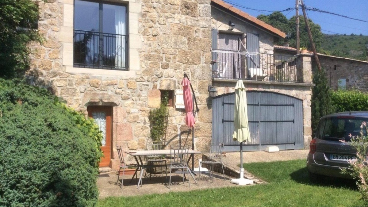 Saint-Pierre-de-Colombier Cottage | Location Saisonniere