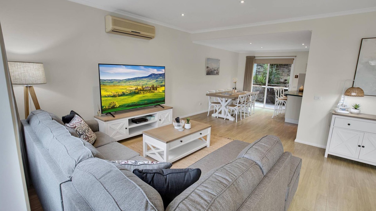 Metung House | Located along the beautiful Metung foreshore walks