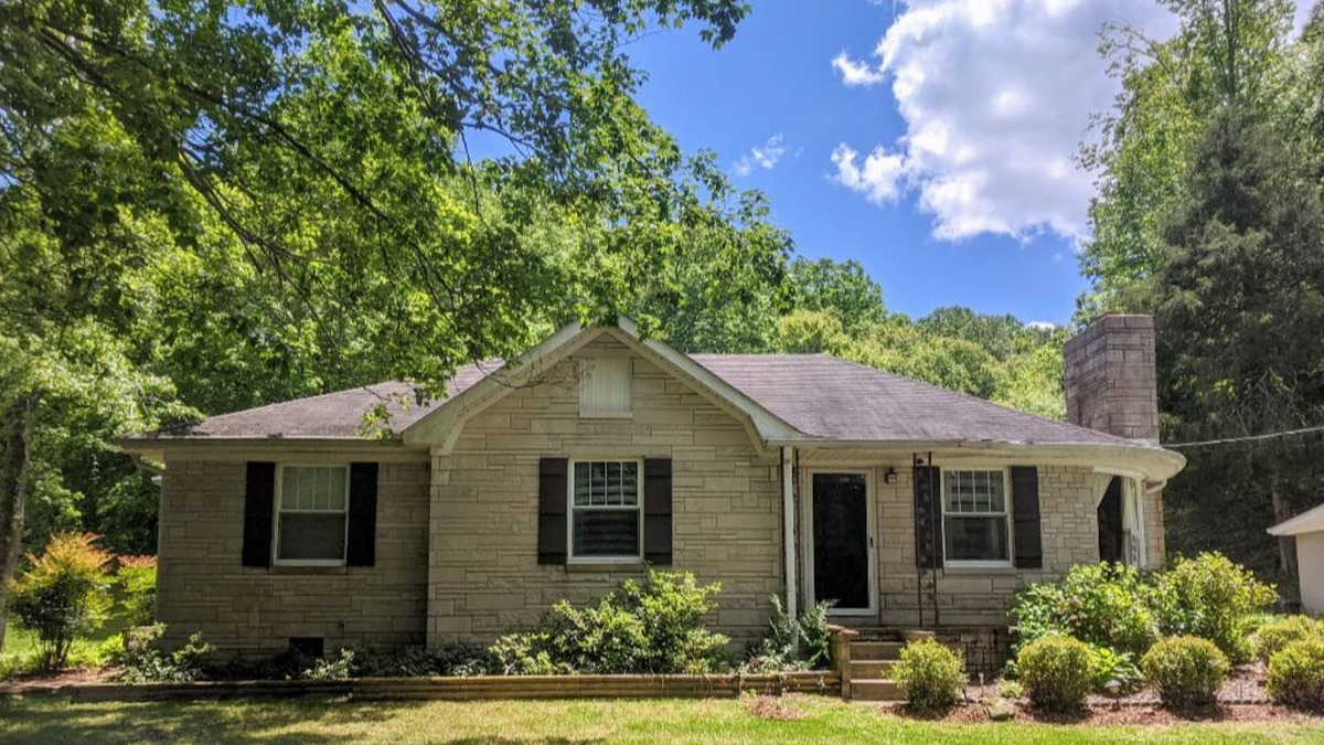 Iron City House | Located directly on Stults Branch and 6 miles from Shoal Creek. Relax here!
