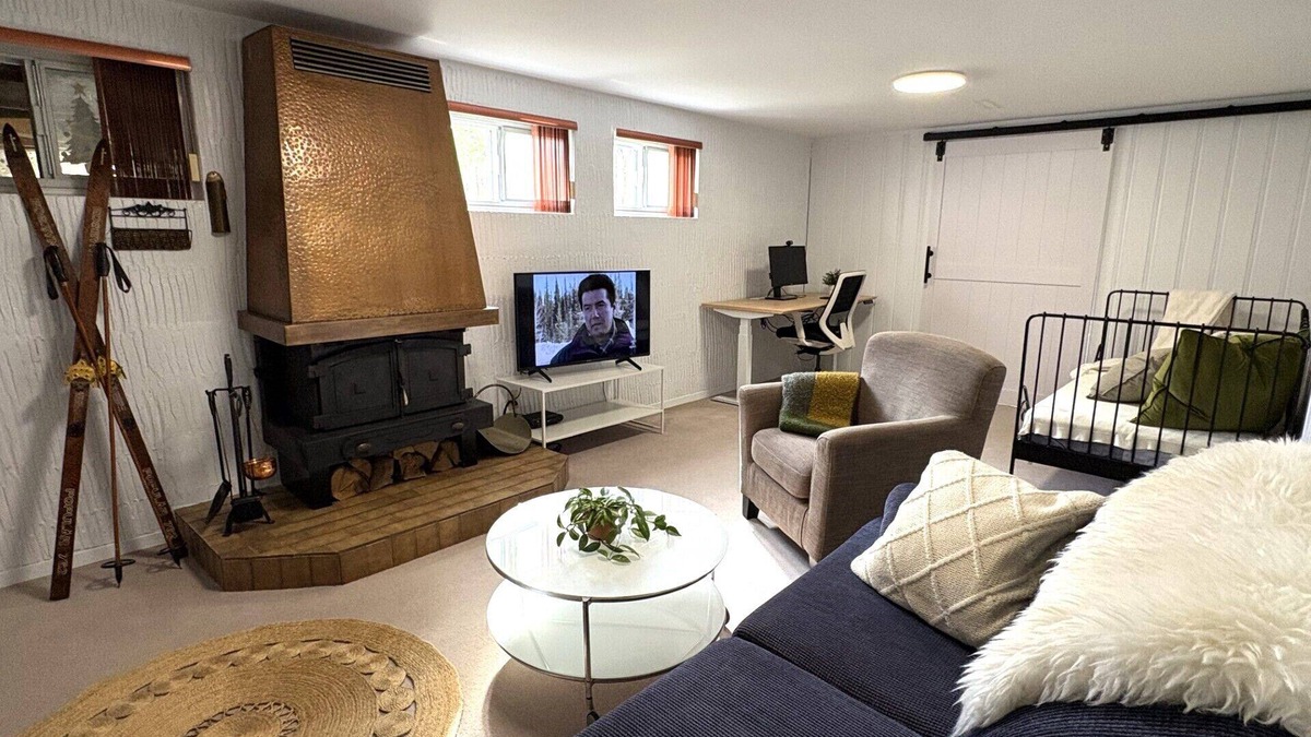 Laval Apartment | Located in a beautiful and quite residential area in the heart of Laval.