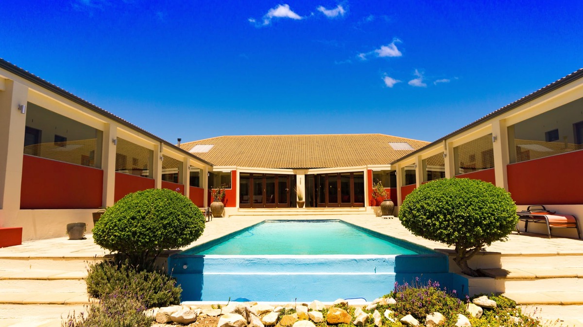 Pringle Bay House | Located in a Nature Reserve, you will get pampered and can relax.