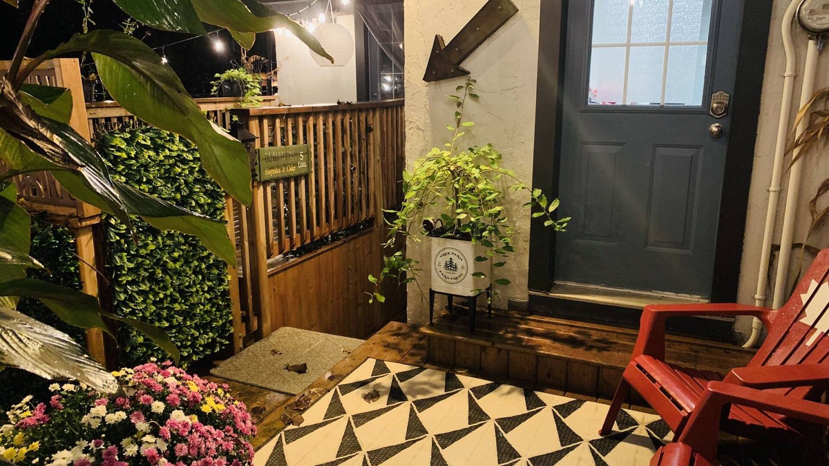 Downtown House | Located in beautiful Heritage District downtown St Catharines.