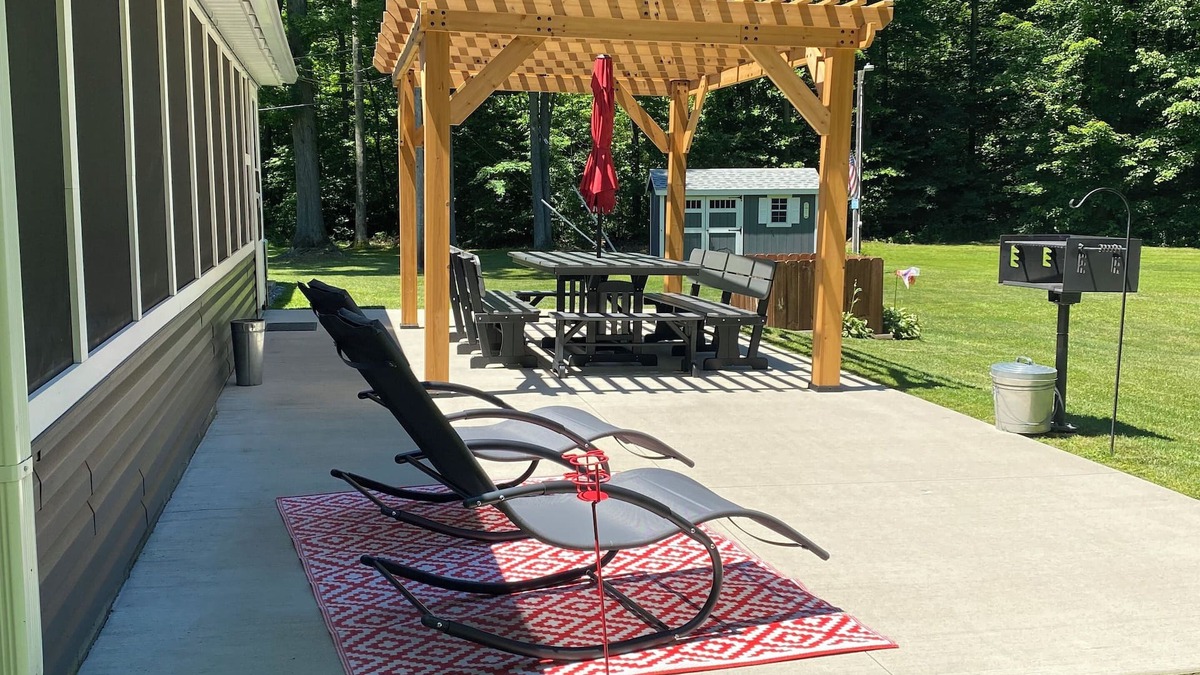 Geneva House | Located In Harpersfield twp in the heart of wine country and covered bridges