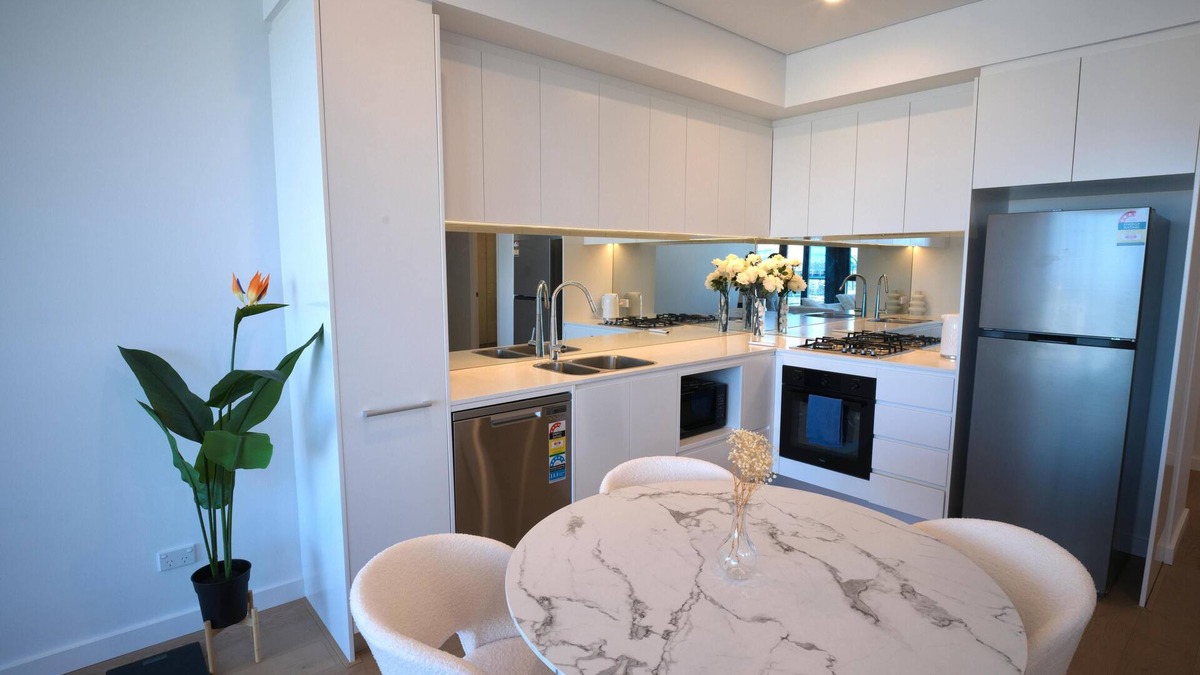 Bankstown Apartment | Located in heart of Bankstown and on top of the building with full of views.