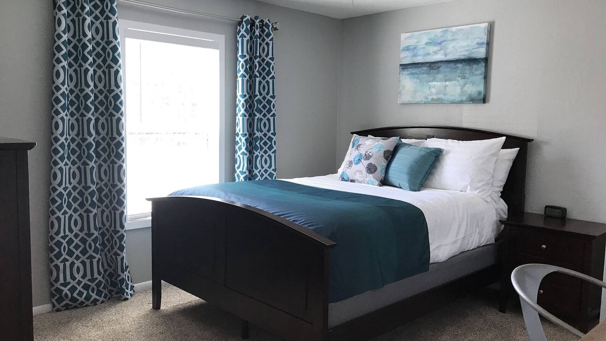 Cottonwood House | Located in Historic Old Town Cottonwood only 1 block from Main Street
