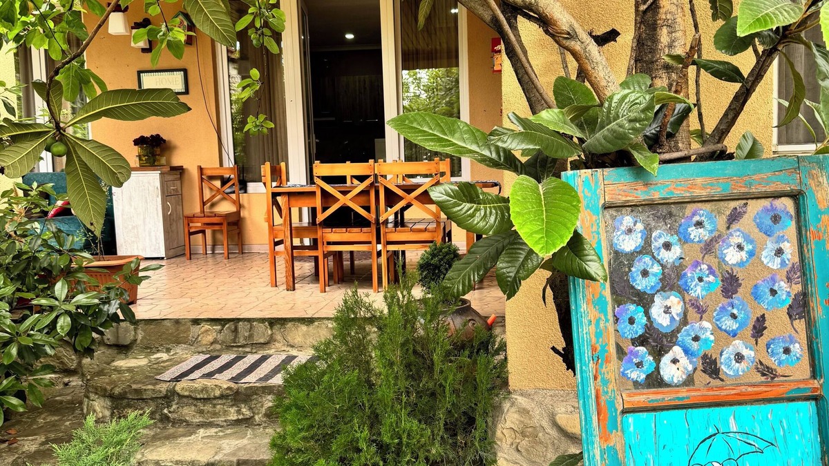 Avlabari House | Located in the center of the city.nWith unique, beautiful garden and terrace.