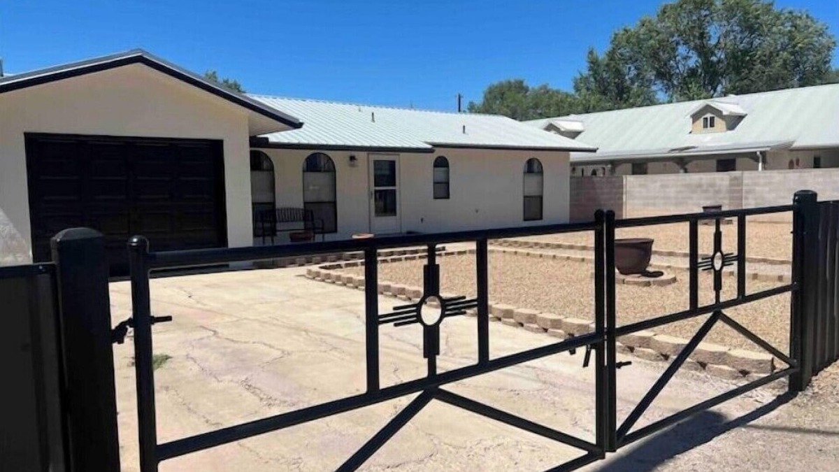 West Old Town House | Located in the heart of Albuquerque. Close to old town, easy access to I 40.