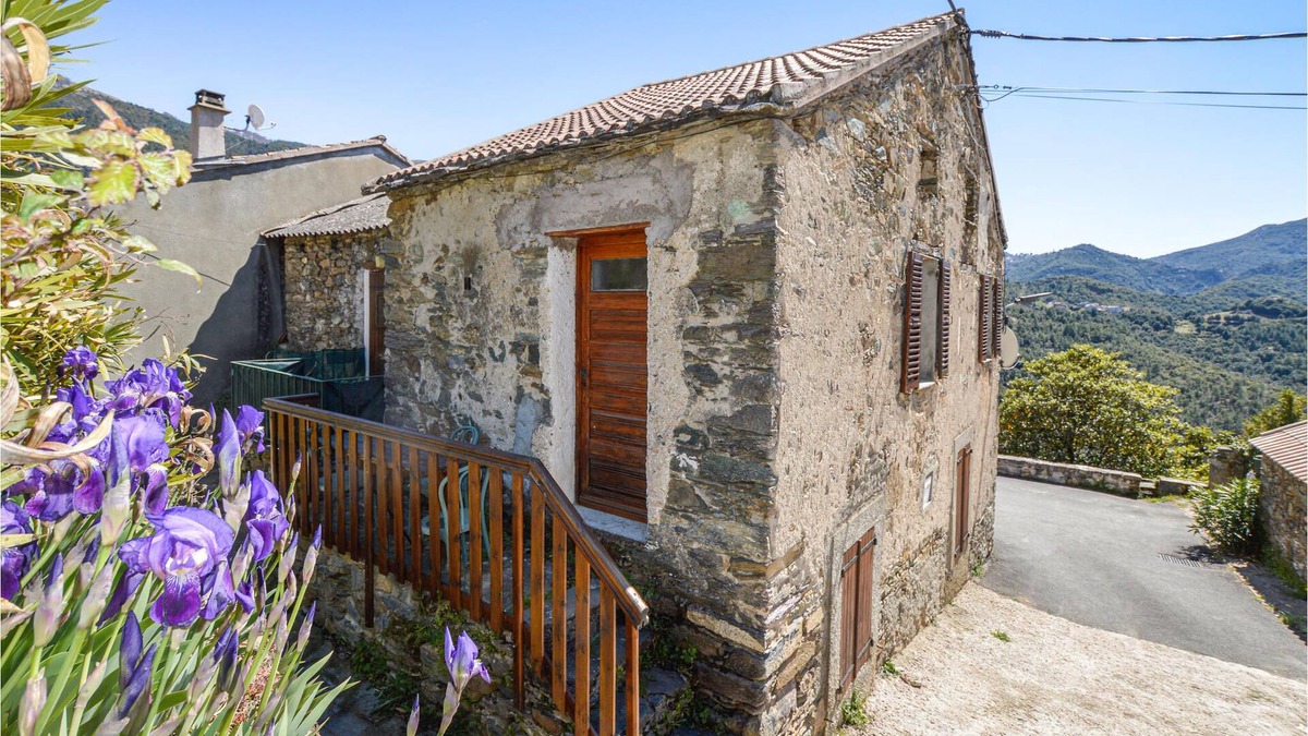 San-Lorenzo House | Located in the hilly landscape of Castagniccia, this vacation home offers its guests pleasant rest a
