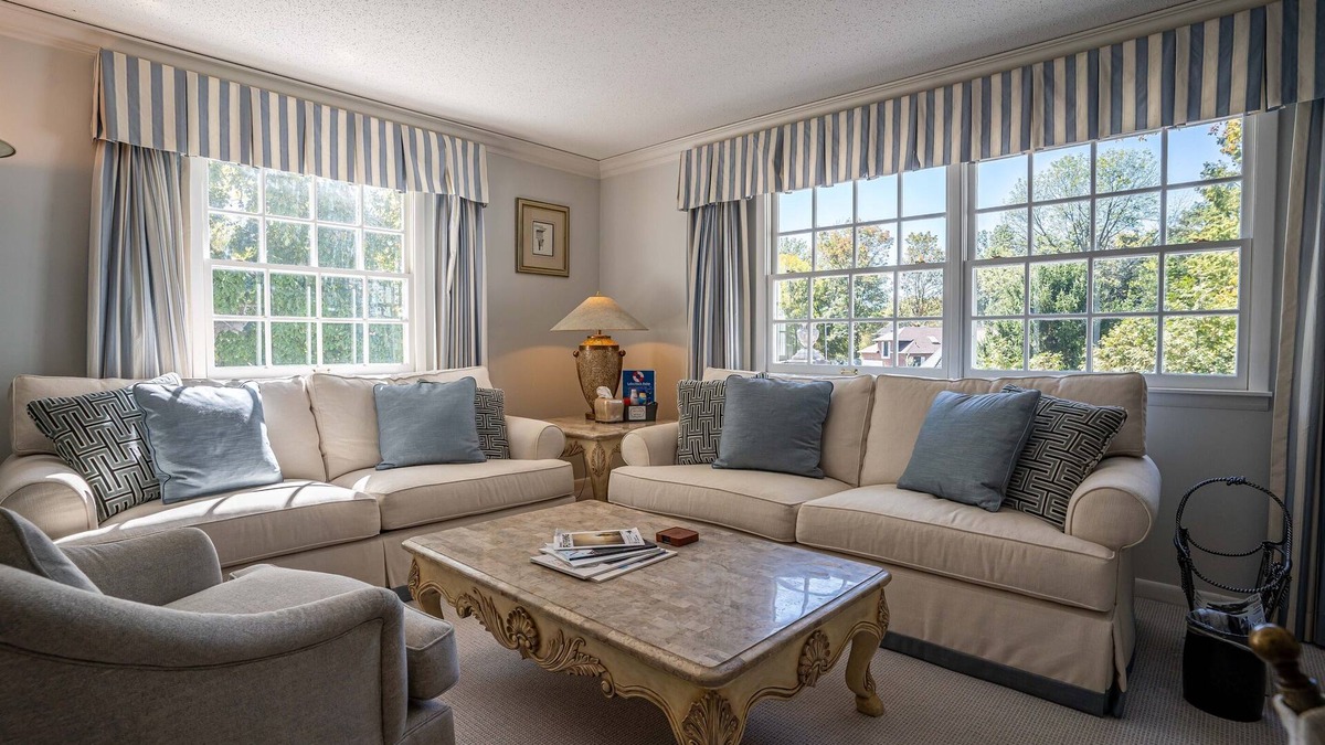 Carbondale Cottage | Located in the Luxurious Pine Manor Estates!