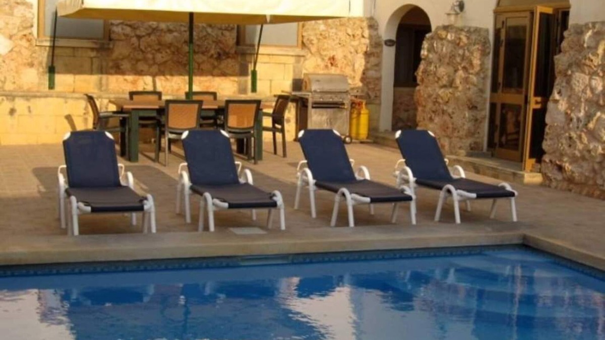Victoria Villa | Located in Victoria - Mejda Farmhouse - 2 bedroom farmhouse with private pool