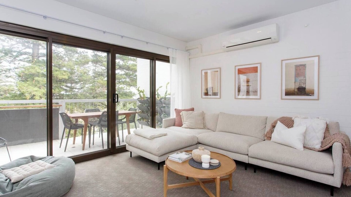 North Coogee Apartment | Located just a stones throw from the Beach Breaksea is the perfect place to enjoy some time away