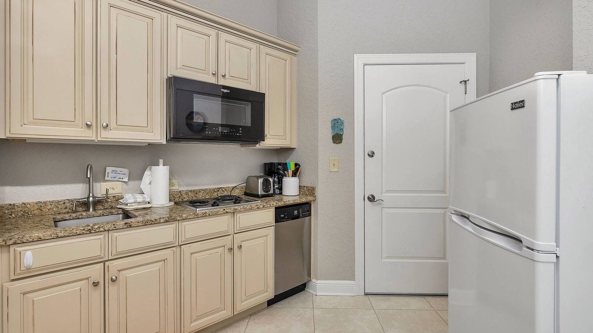 Demere Park Condo | Located near St. Simons Island Pier, Restaurants, Lighthouse and Oceanfront Neptune Park