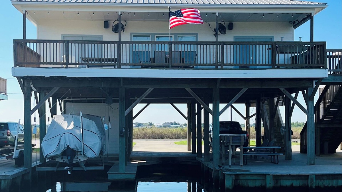 Hackberry House | Located on Private Canal 411 Lake Breeze