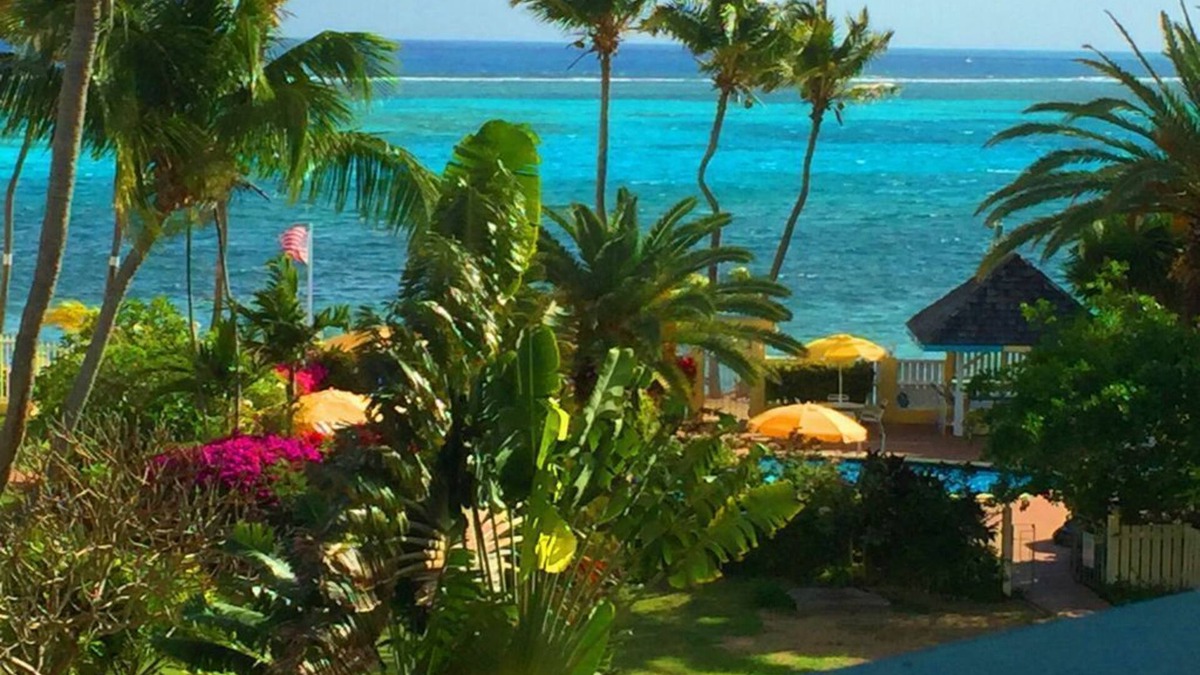 Estate Golden Rock Condo | Located on the beach!