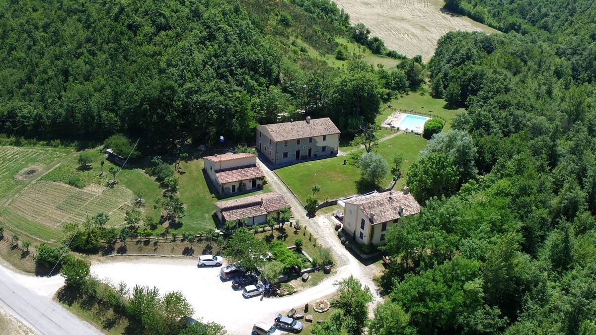 Cagli Villa | Located on the border between Marche and Umbria halfway between Gubbio and Urbino