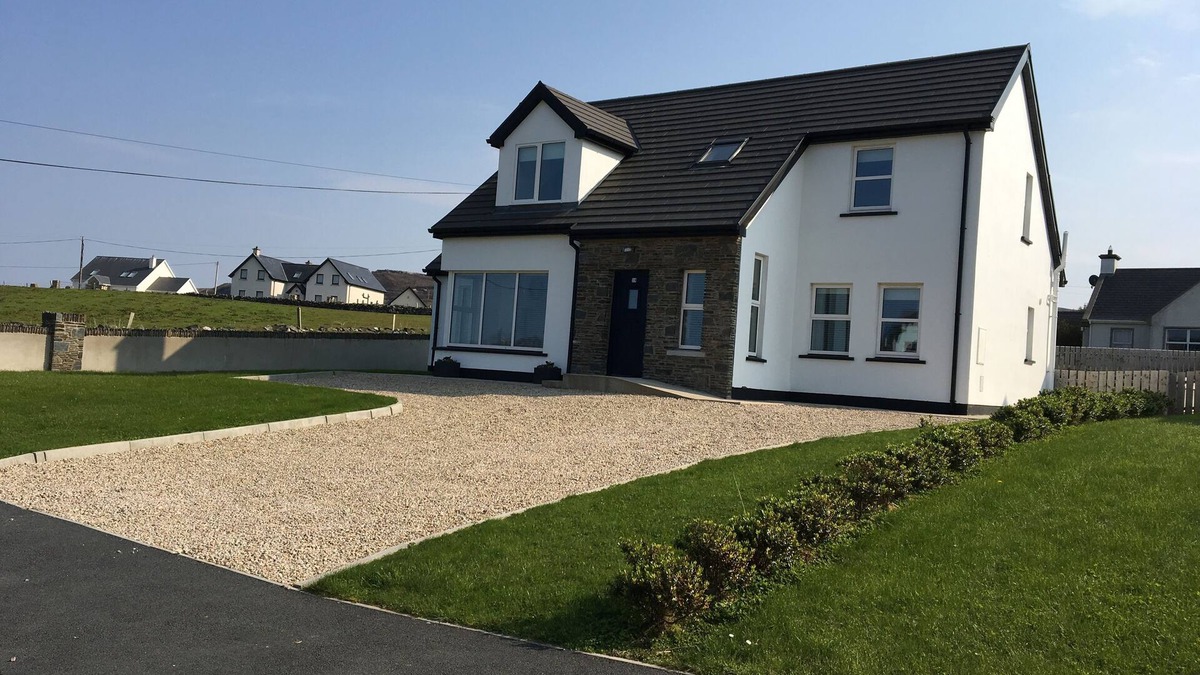Dunfanaghy House | Located on the Wild Atlantic Way in the picturesque village of Dunfanaghy