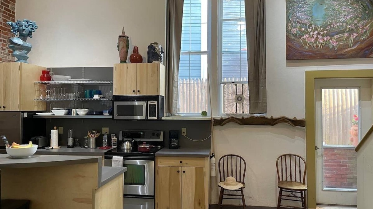 Warren Apartment | Located On Warren's Historic Waterfront Adjacent