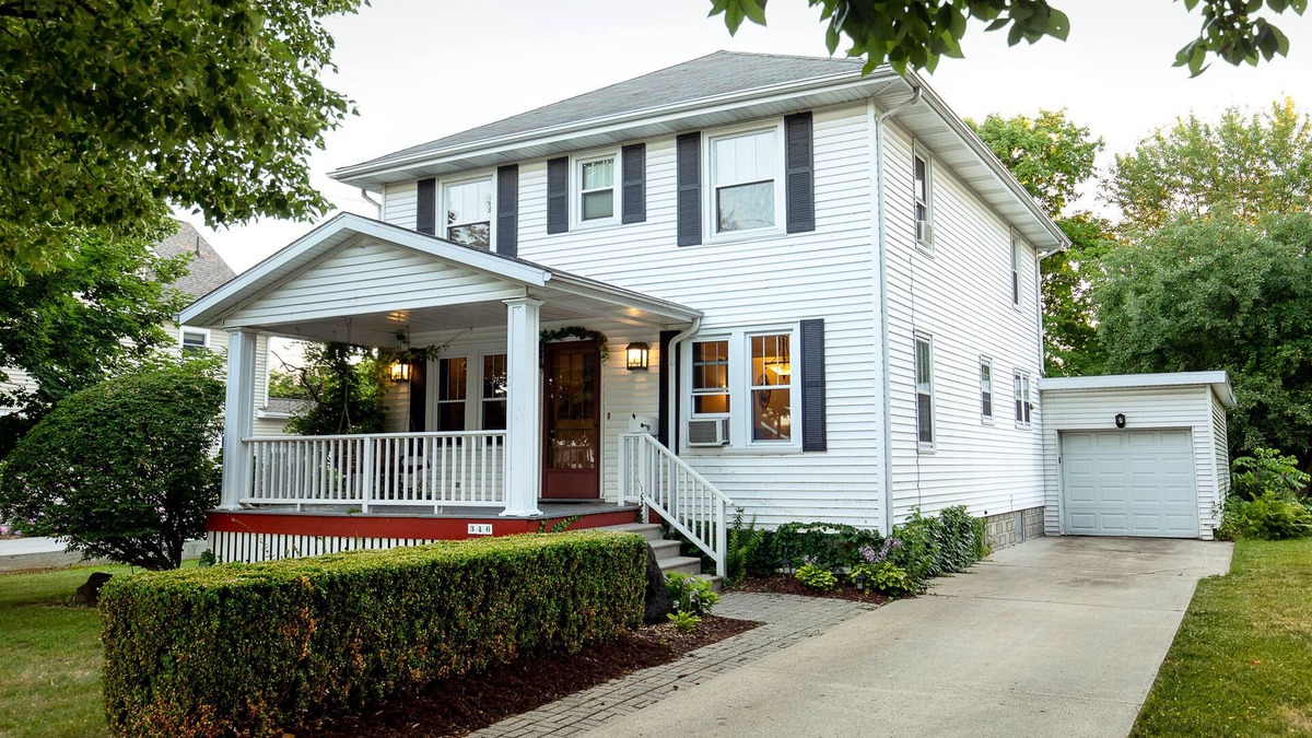 Frankenmuth House | Located Right in Downtown Frankenmuth! WALK TO TOWN! Minutes to Birch Run!