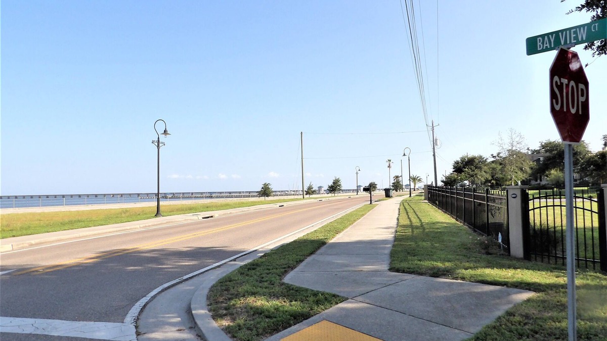 Old Town House | Location! 1/2 Block to Beach and 4 Blocks to MAIN STREET! Great Quiet Location!