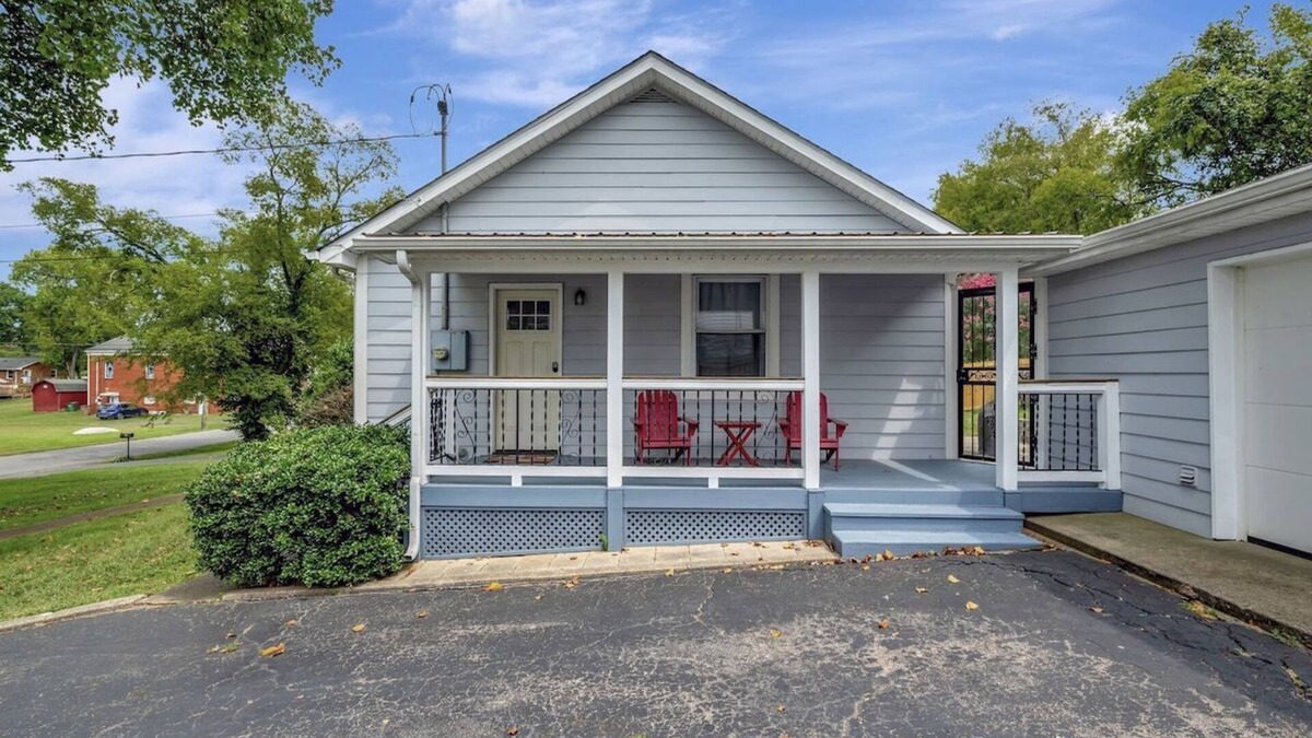 Woodbine House | Location! 4 Miles to Broadway! Sleeps 4