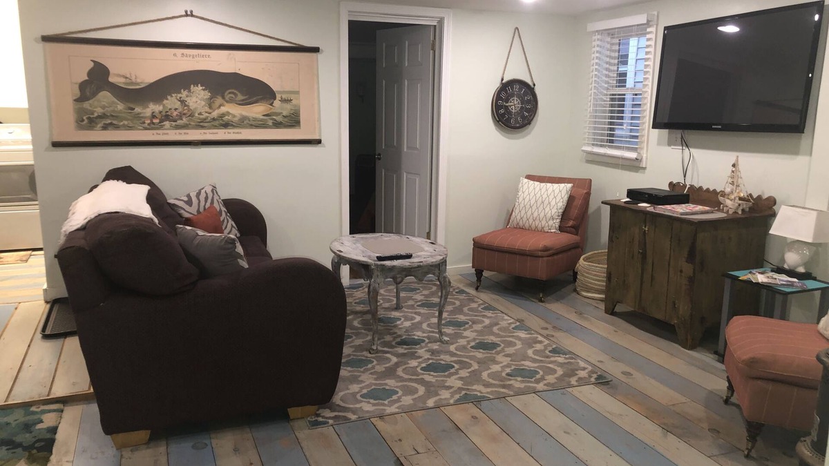 Ocean Park Apartment | Location.AirConditioner.Above Tami Lyns Place