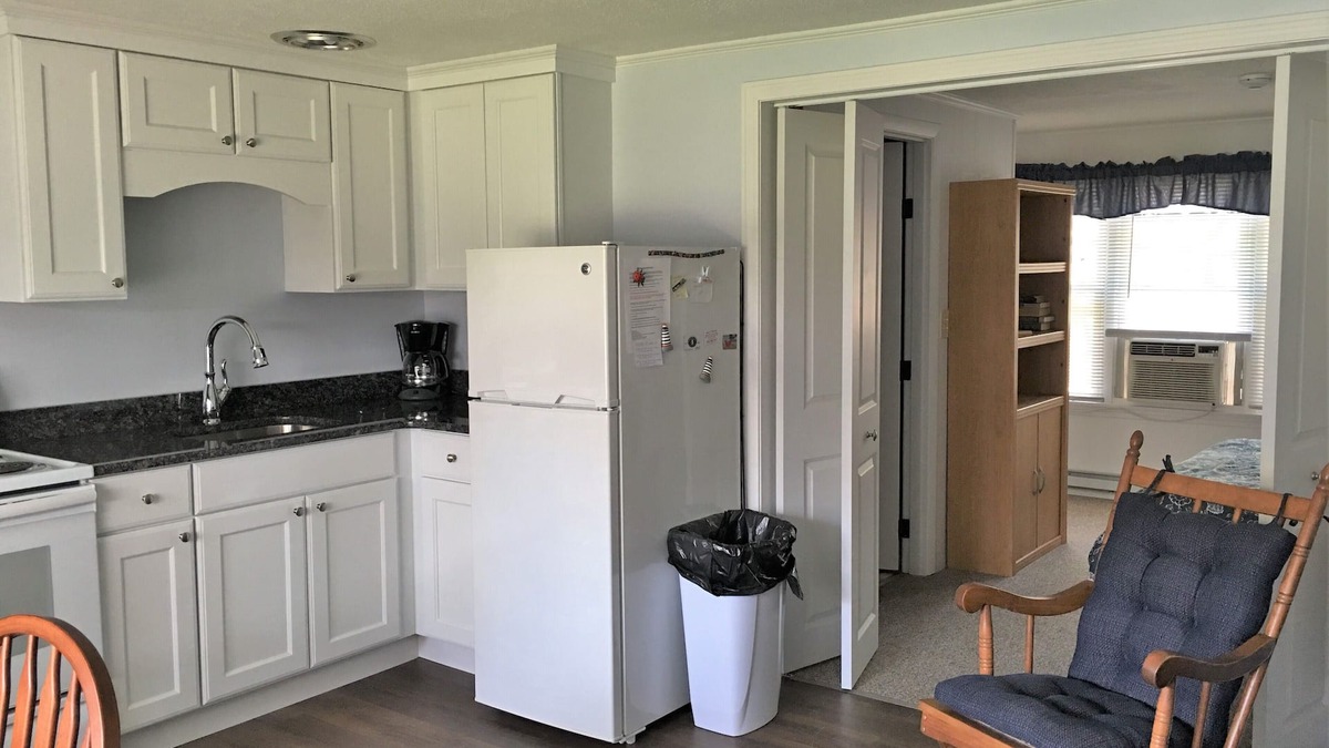 Dennis Port Condo | Location! Beach Directly Across St from complex + Heated Pool, Sleeps 4, A/C