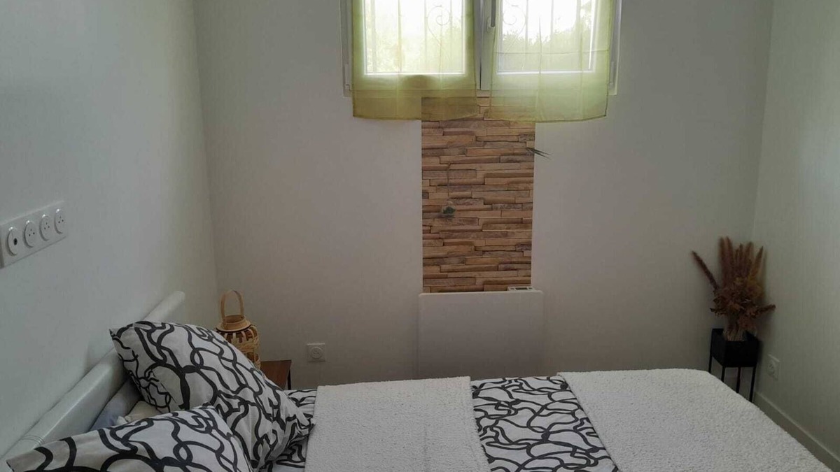 Villemomble House | Location Chambre sdb Salon Cuisine Animaux Bienvenus