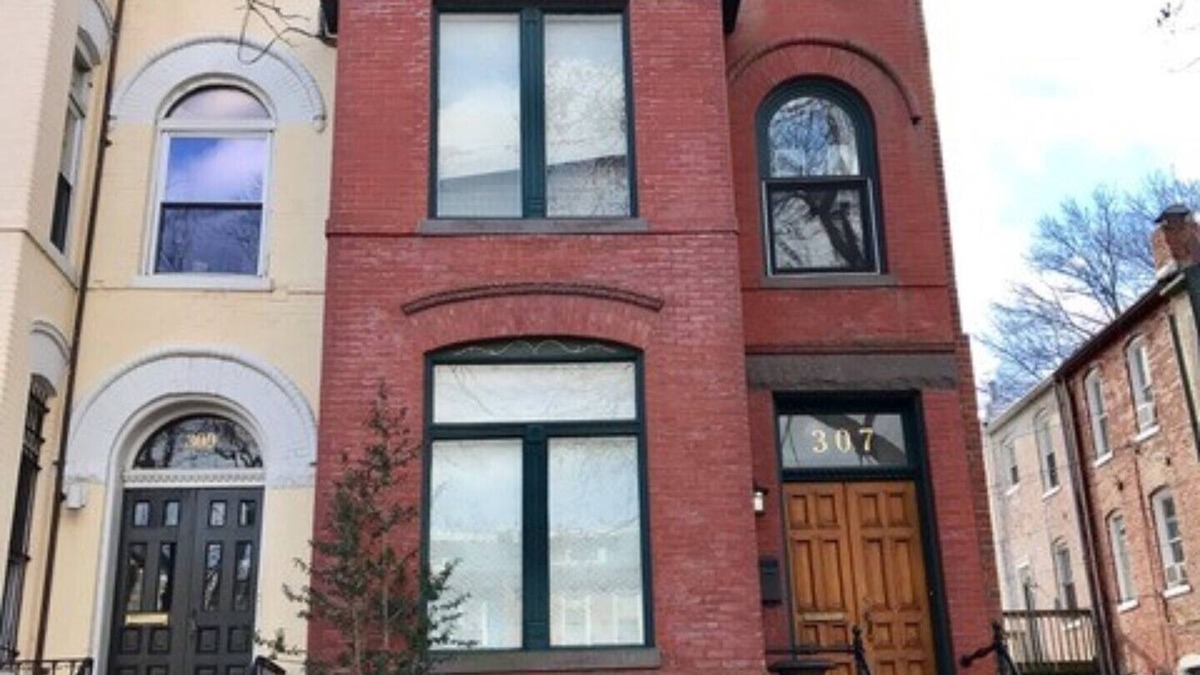 Stanton Park Apartment | Location, Convenience and Charm by Capitol Hill FREE Parking Included
