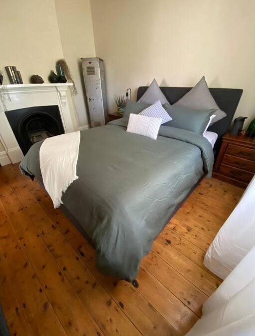 Bathurst House | Location cottage with industrial touch