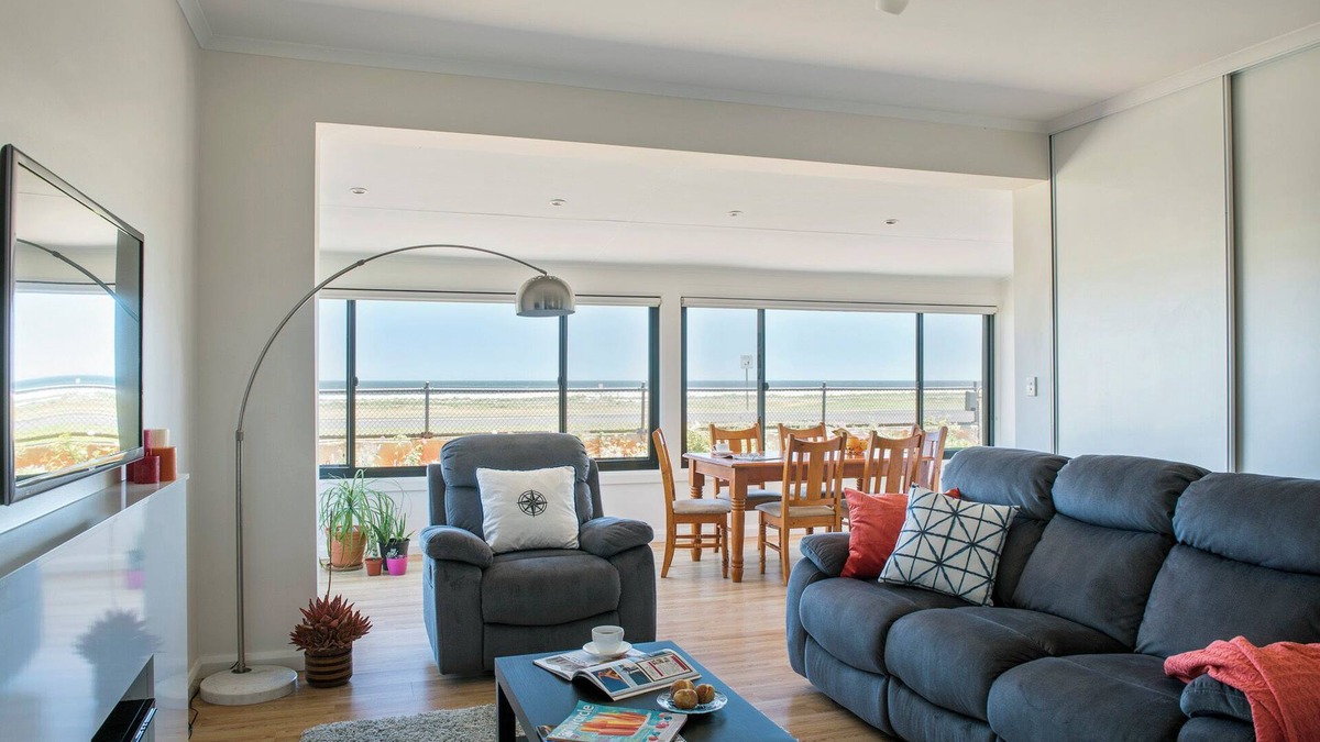 Lacepede House | Location, location, by the Beach. Our Destination is 9