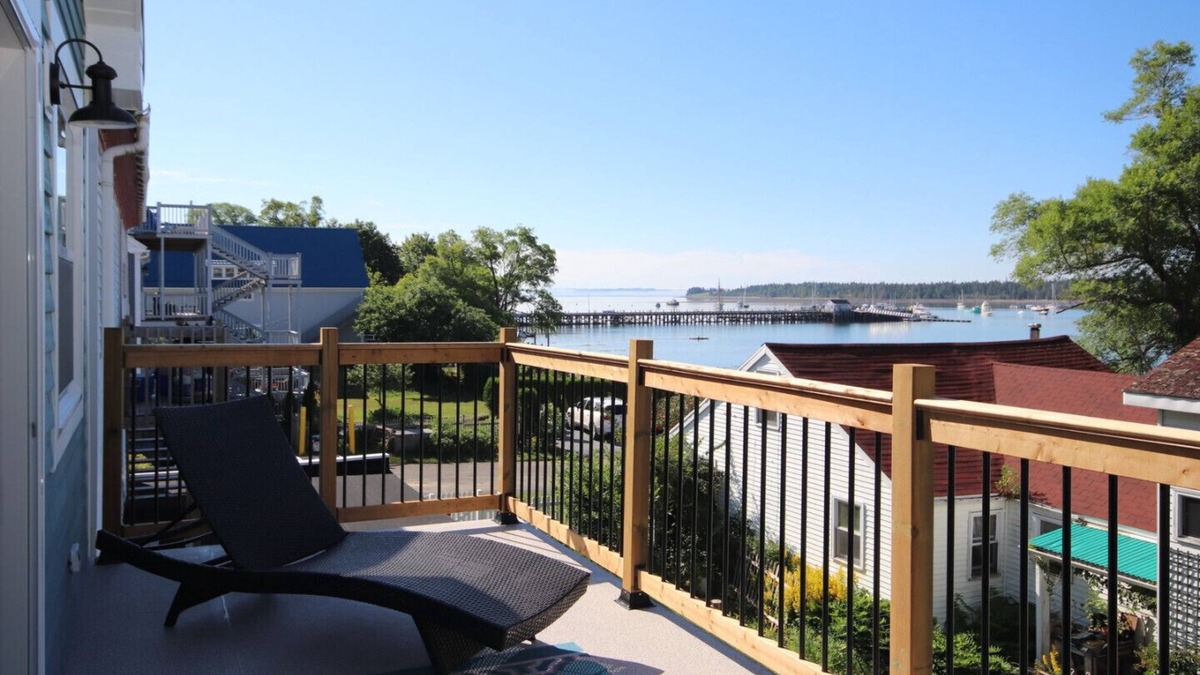St. Andrews House | Location, location, location! Private - Waterview - Downtown Cottage