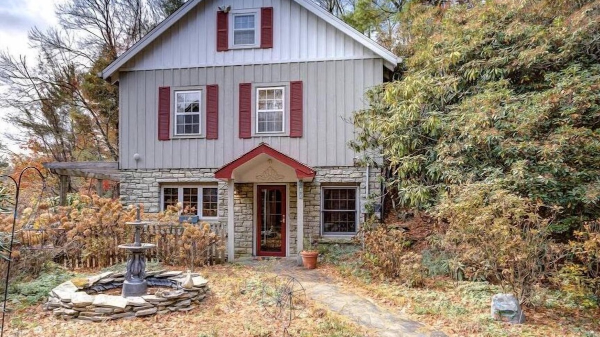 Blowing Rock House | Location, Location, Location - Charming 3 bedroom home 3 Blocks From Main St