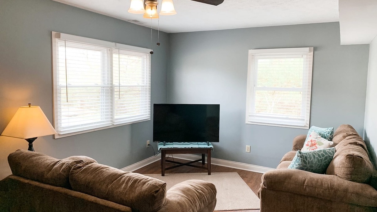 Oxford House | Location, location, location! In Oxford's Mile Square! 4 Bed/2 Bath Townhouse