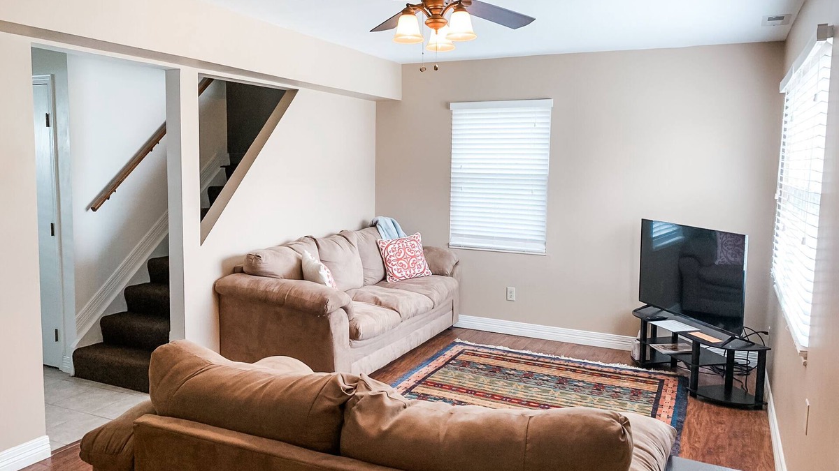 Oxford House | Location, location, location! In Oxford's Mile Square! 4 Bed/2 Bath Townhouse