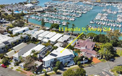 Manly Apartment | Location, location, location - ground floor
