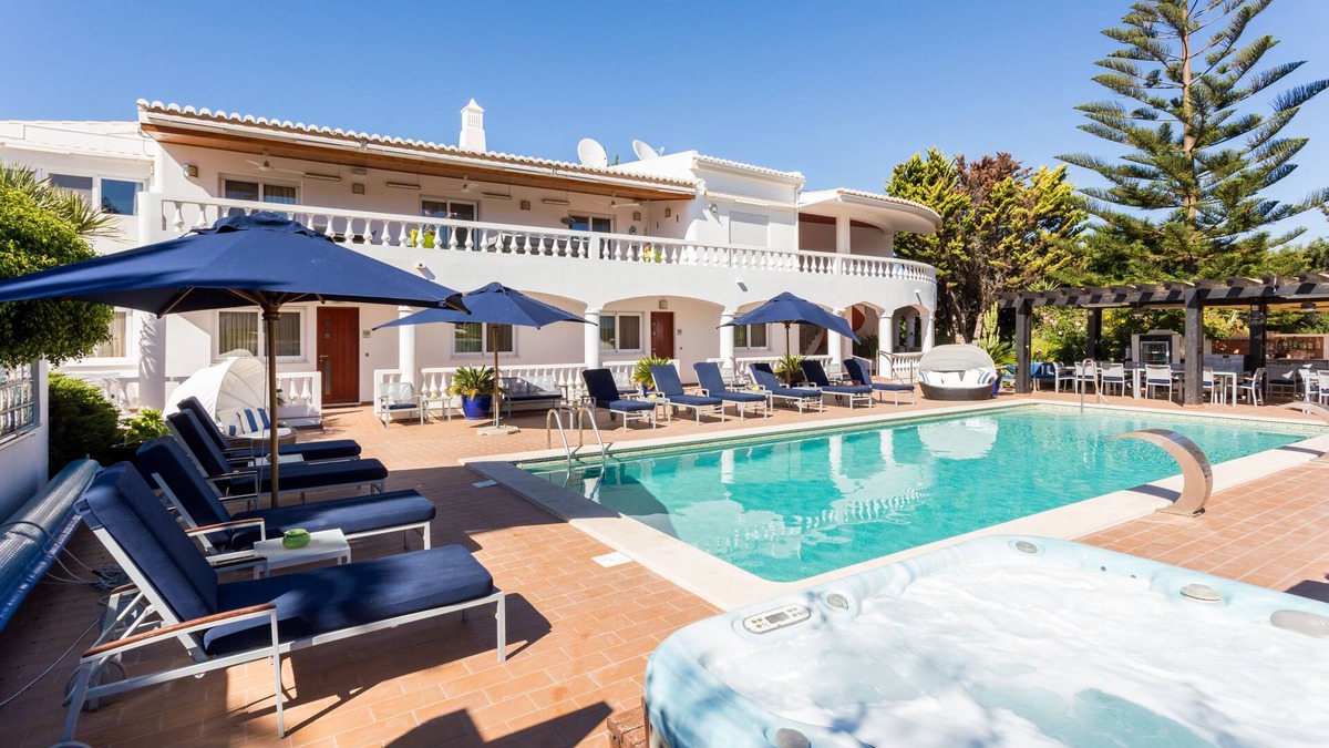 Funchal Villa | LOCATION LOCATION LOCATION !