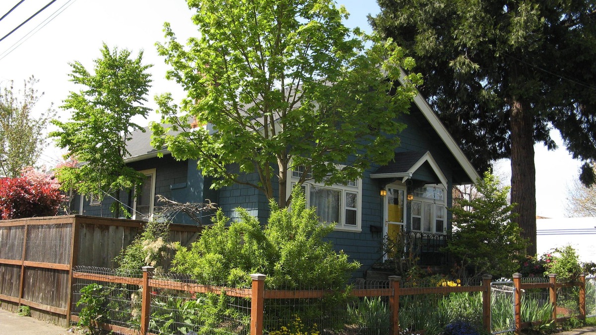 West Eugene House | Location! Location! Location! Easy access to everything Eugene, arts to outdoors