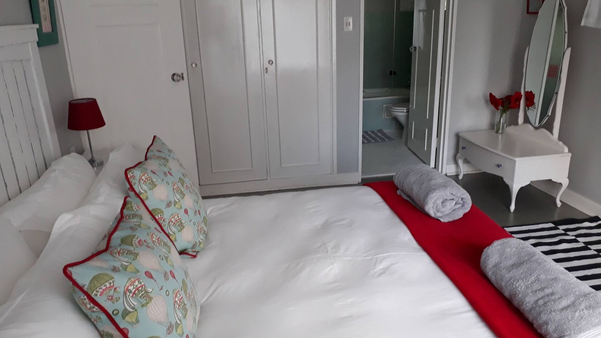 Morningside Apartment | Location, location, location and newly decorated with views