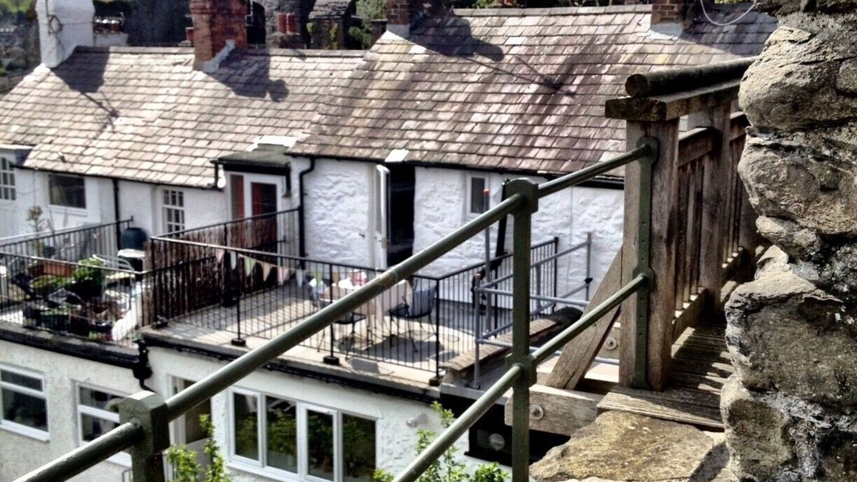 Conwy Cottage | LOCATION LOCATION LOCATION - UNIQUE ROOF TERRACE & CASTLE VIEWS