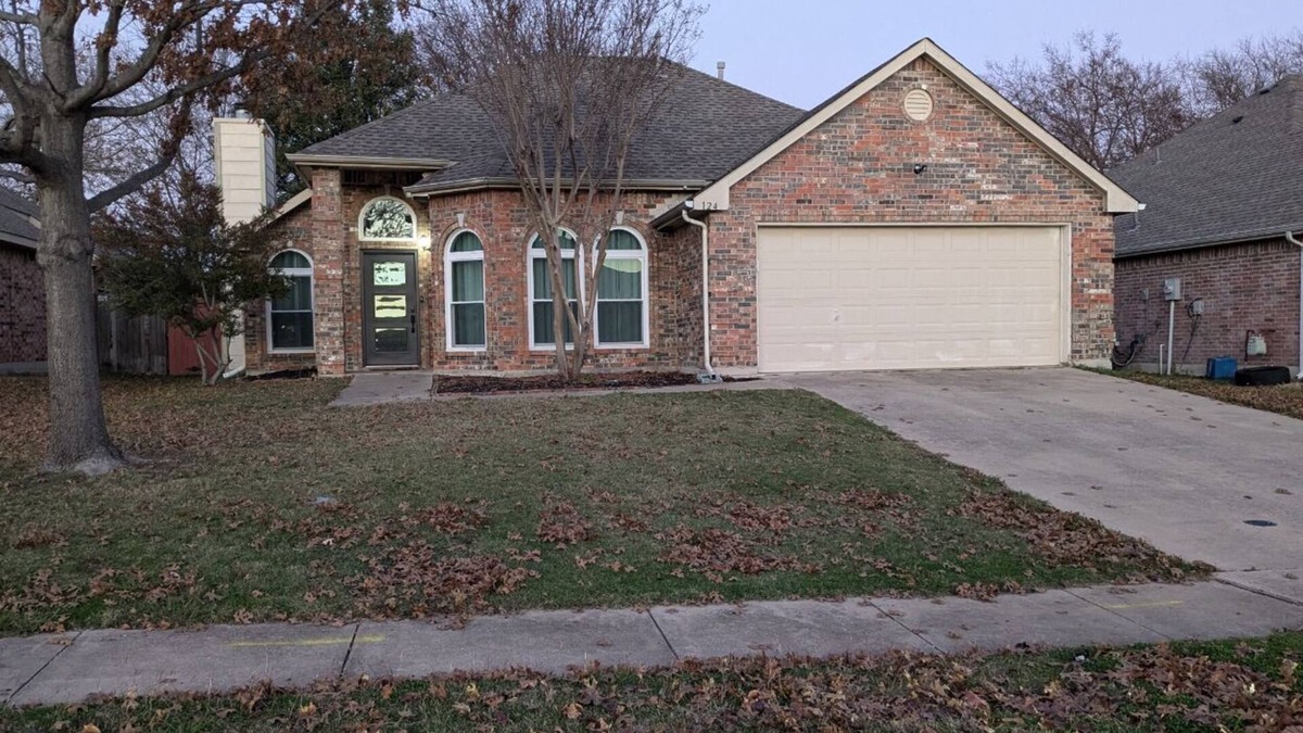 Elmo House | Location! Location! Rare find. Three bedroom two bath house located in Rockwall.